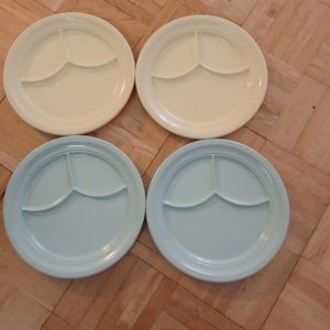 Divided lunchroom plates Dallas Wear 4 plates 2 yellow 2 green